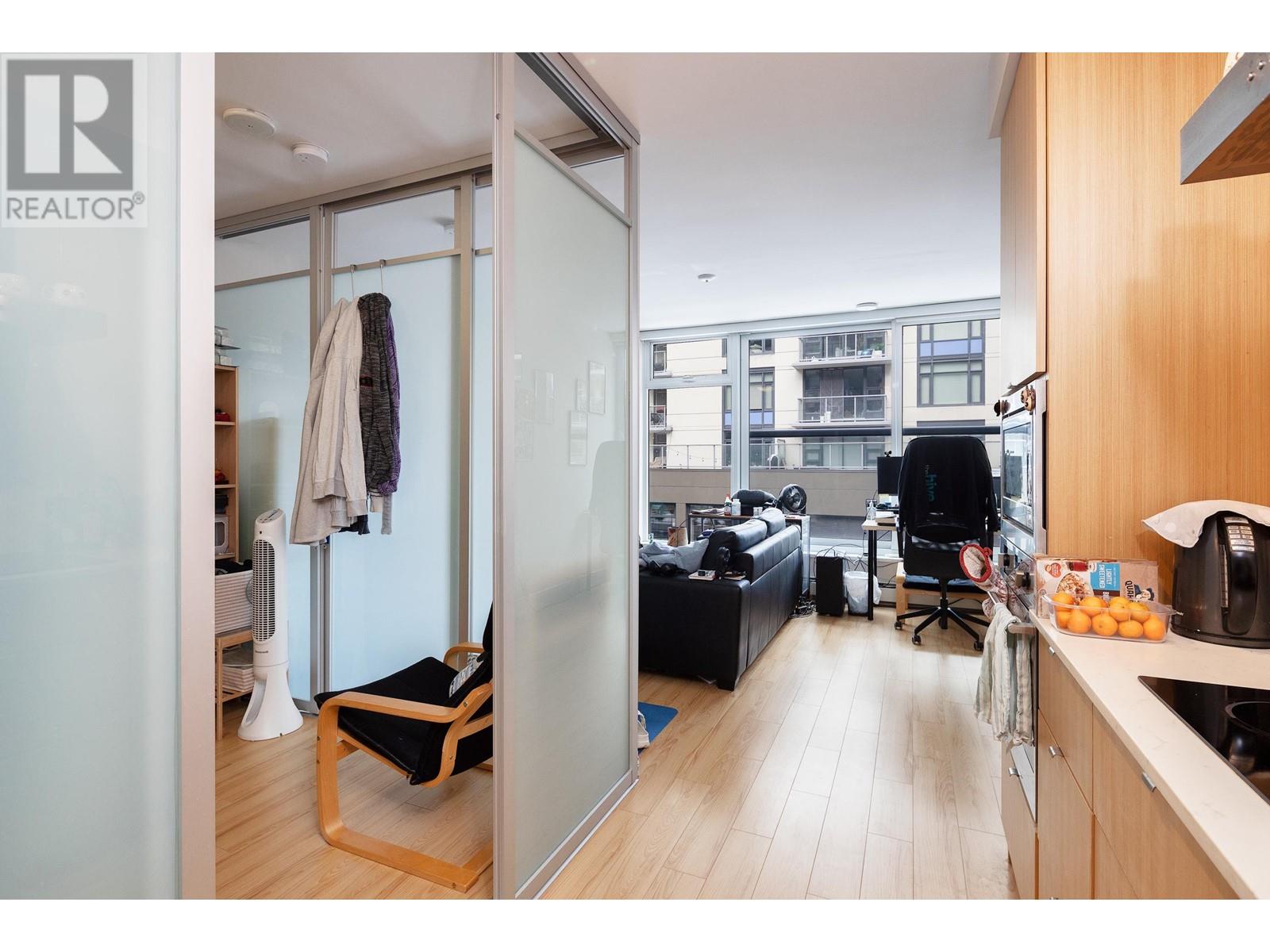 Listing Picture 8 of 22 : 322 159 W 2ND AVENUE, Vancouver / 溫哥華 - 魯藝地產 Yvonne Lu Group - MLS Medallion Club Member