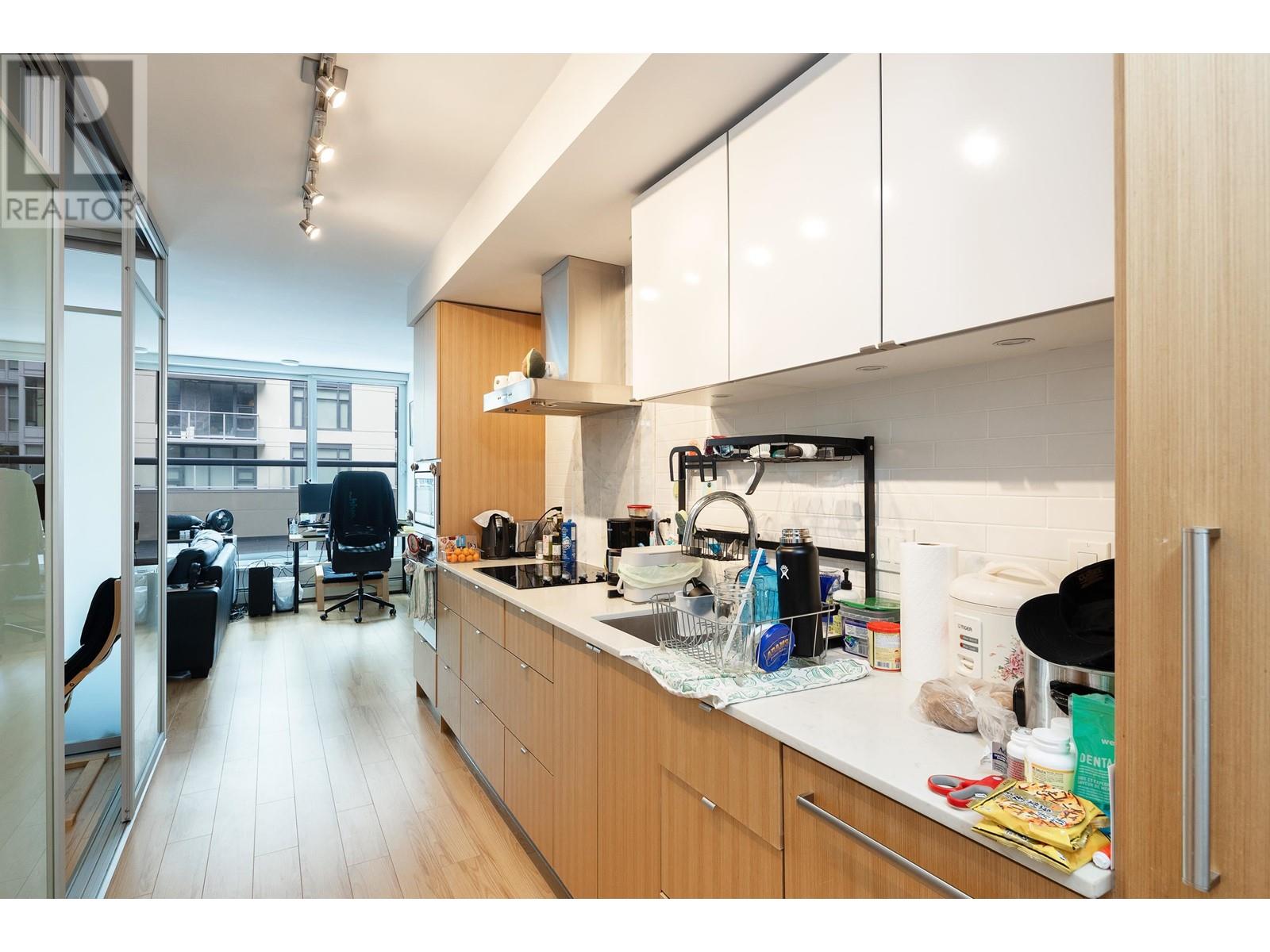 Listing Picture 5 of 22 : 322 159 W 2ND AVENUE, Vancouver / 溫哥華 - 魯藝地產 Yvonne Lu Group - MLS Medallion Club Member