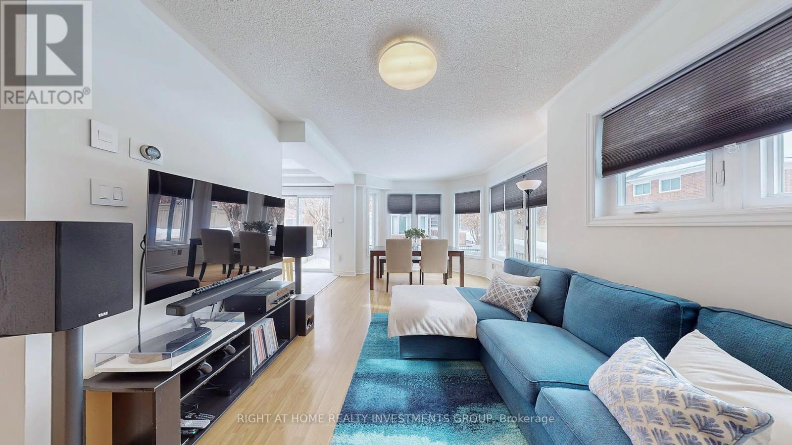 Property at 157 - 18 CLARK AVENUE W image 5