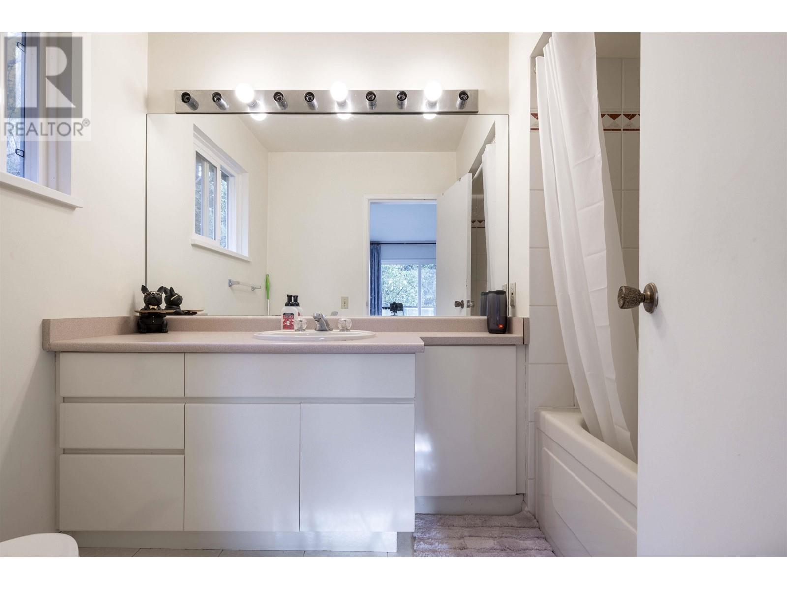 1130 Groveland Court, West Vancouver, British Columbia  V7S 1Z6 - Photo 15 - R2971260