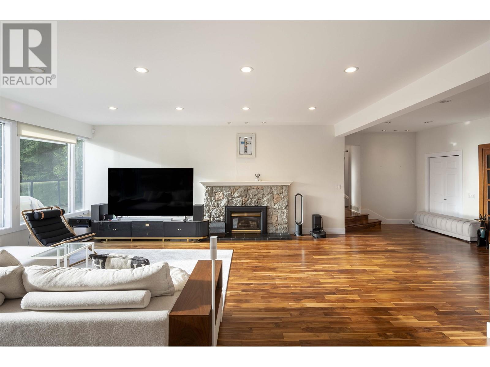 1130 Groveland Court, West Vancouver, British Columbia  V7S 1Z6 - Photo 2 - R2971260