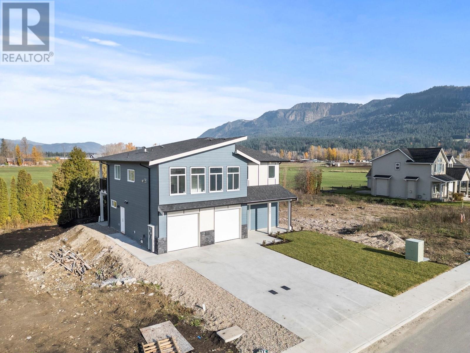 2217 Heitman Street, Enderby, British Columbia  V0E 1V2 - Photo 2 - 10335723