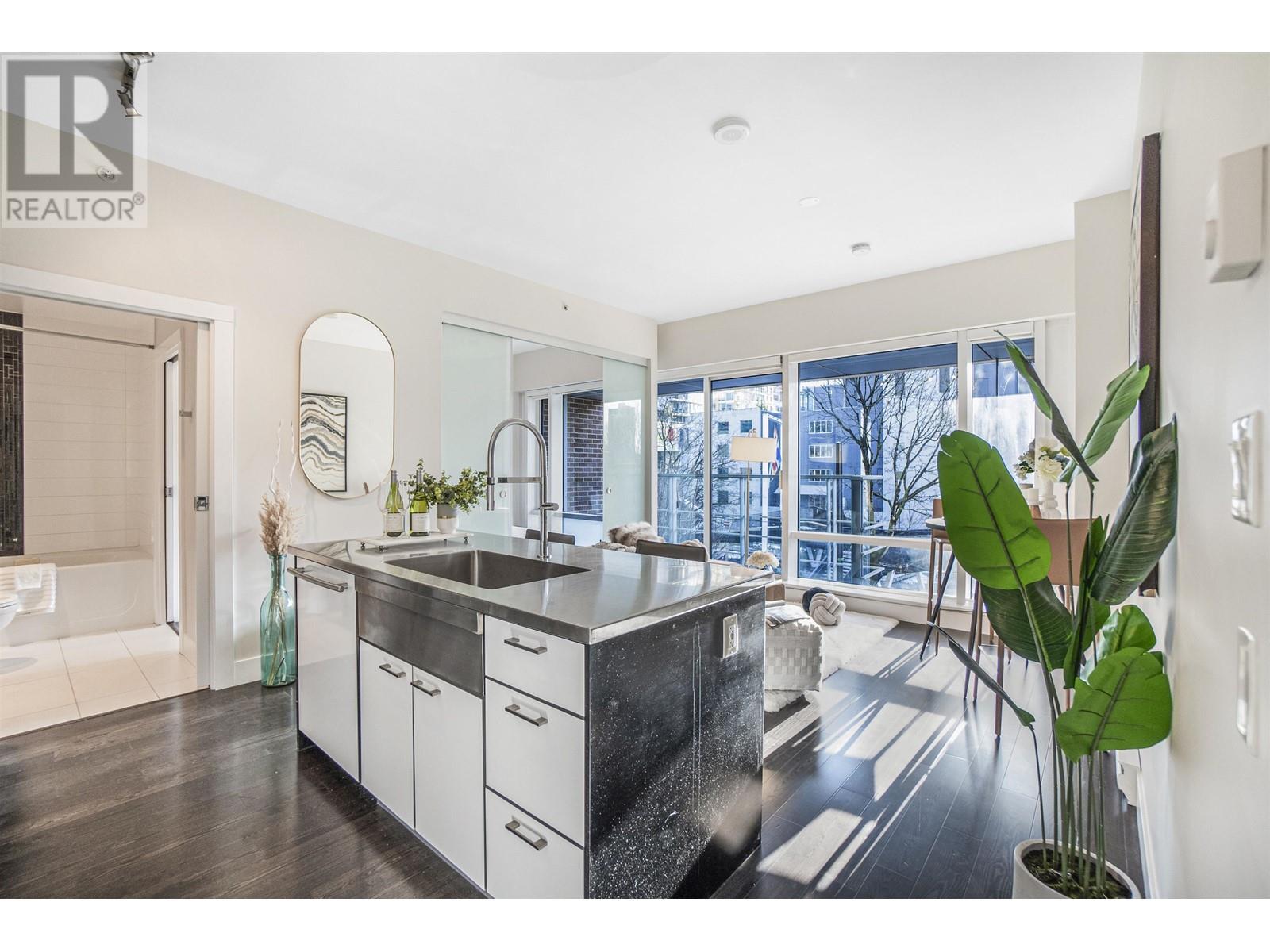 Listing Picture 2 of 19 : 206 535 SMITHE STREET, Vancouver / 溫哥華 - 魯藝地產 Yvonne Lu Group - MLS Medallion Club Member