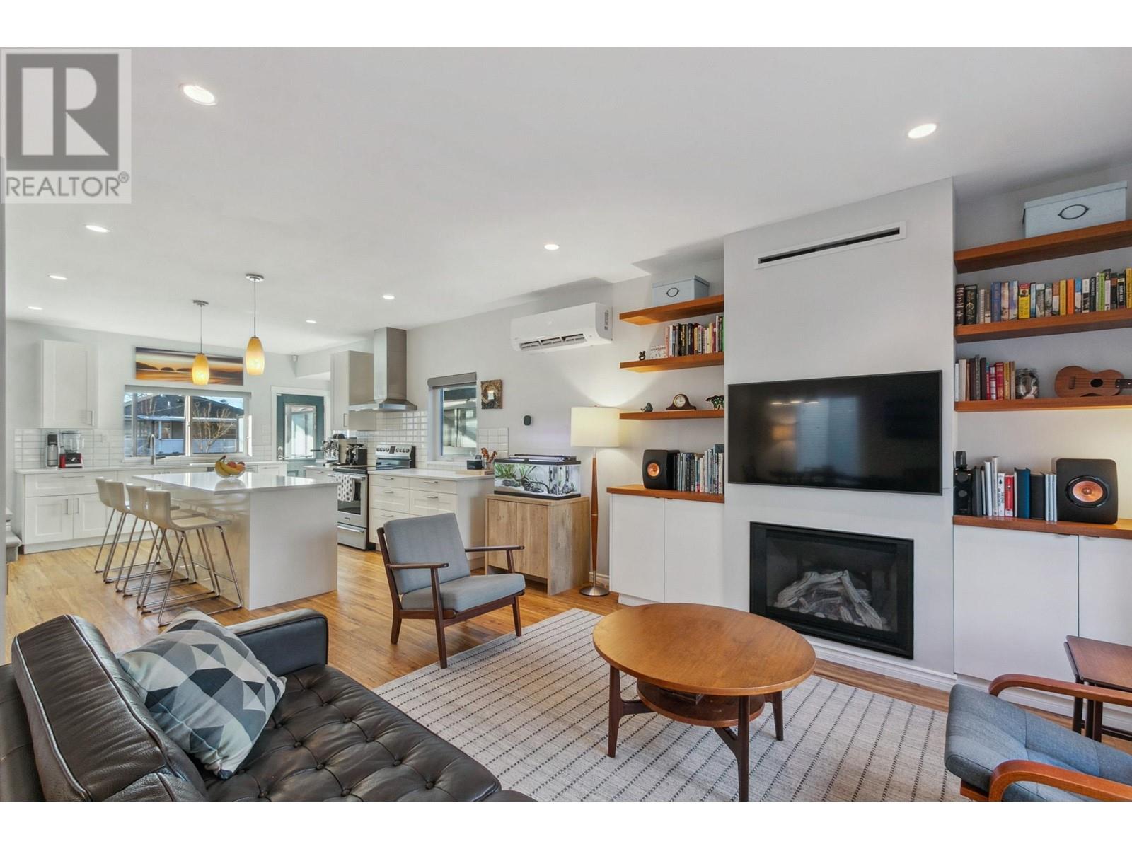 Listing Picture 3 of 34 : 5023 WINDSOR STREET, Vancouver / 溫哥華 - 魯藝地產 Yvonne Lu Group - MLS Medallion Club Member