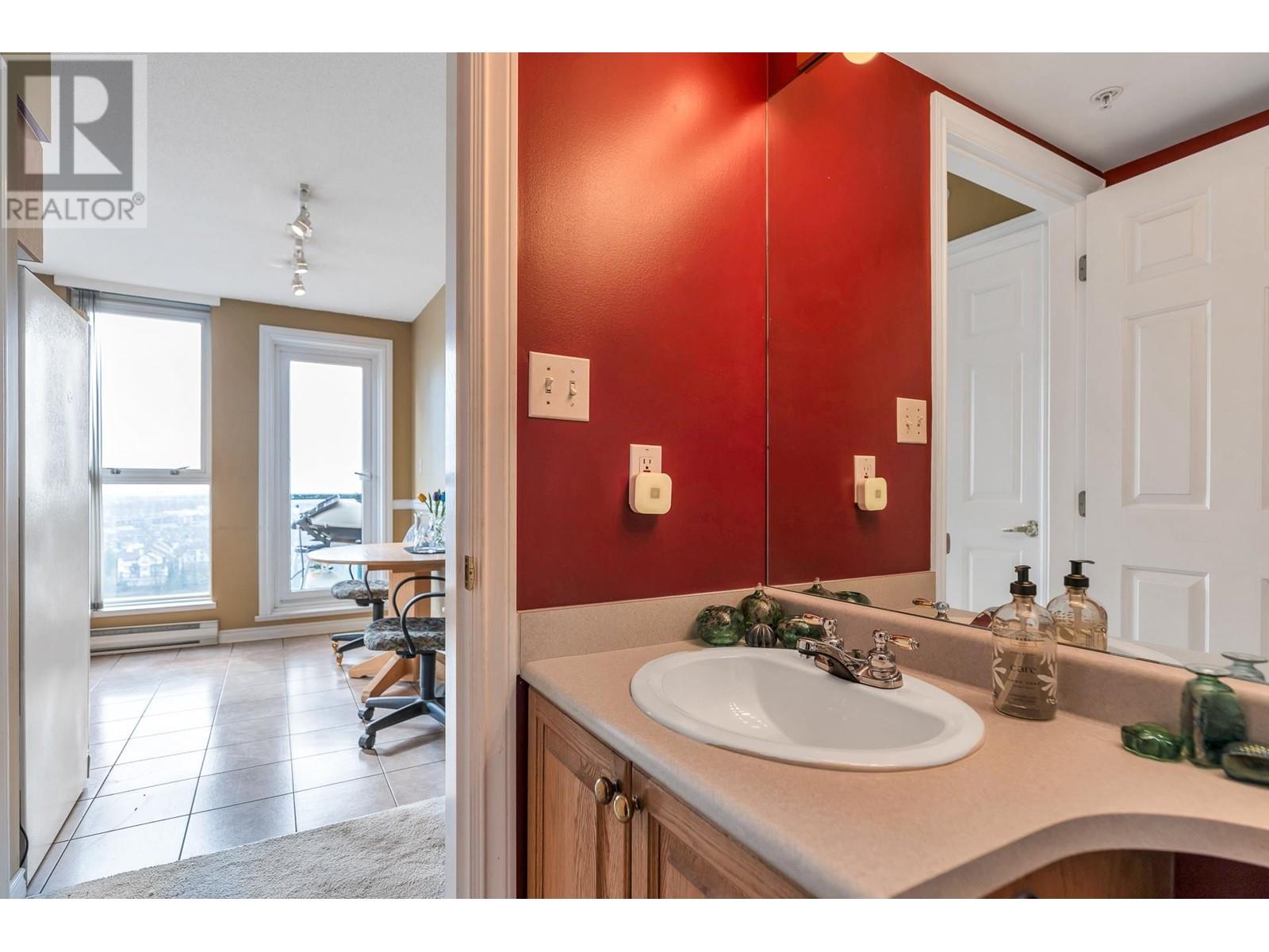 1801 10 Laguna Court, New Westminster, British Columbia  V3M 6W3 - Photo 9 - R2969543