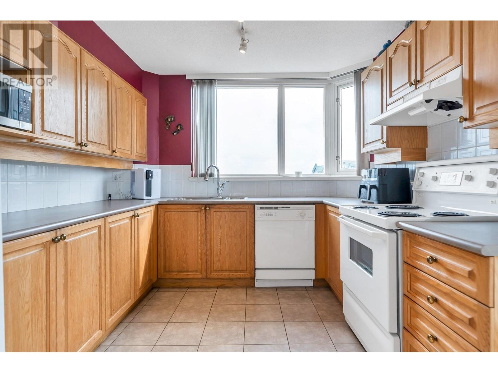 1801 10 Laguna Court, New Westminster, British Columbia  V3M 6W3 - Photo 3 - R2969543