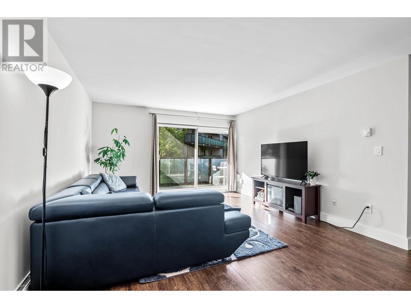 Listing Picture 4 of 27 : 205 4373 HALIFAX STREET, Burnaby / 本拿比 - 魯藝地產 Yvonne Lu Group - MLS Medallion Club Member