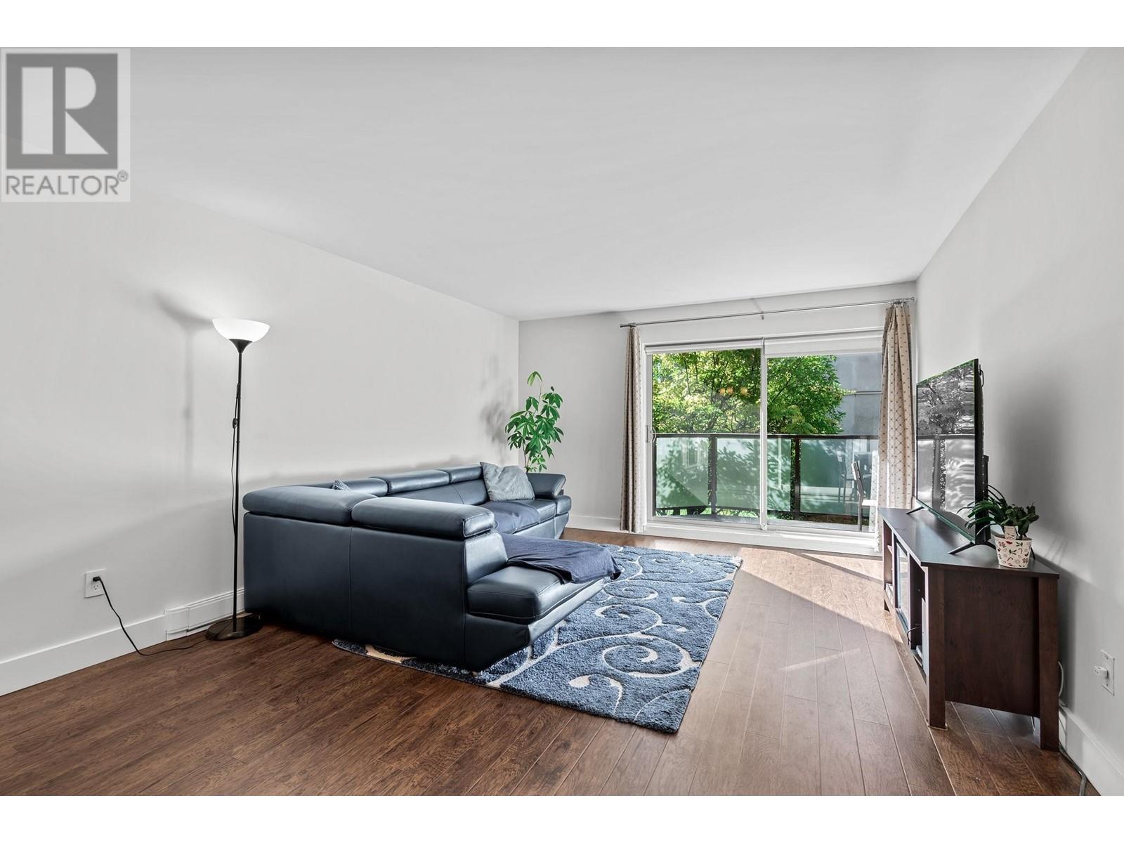 Listing Picture 3 of 27 : 205 4373 HALIFAX STREET, Burnaby / 本拿比 - 魯藝地產 Yvonne Lu Group - MLS Medallion Club Member