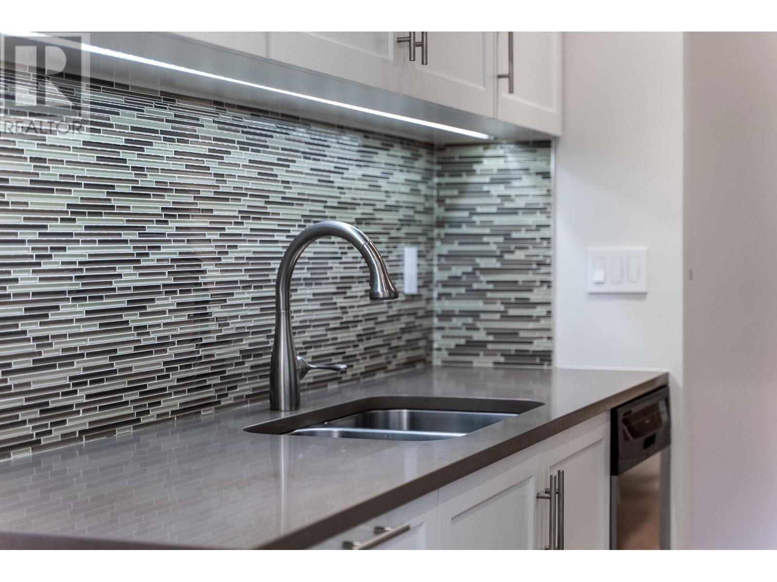 Listing Picture 13 of 27 : 205 4373 HALIFAX STREET, Burnaby / 本拿比 - 魯藝地產 Yvonne Lu Group - MLS Medallion Club Member