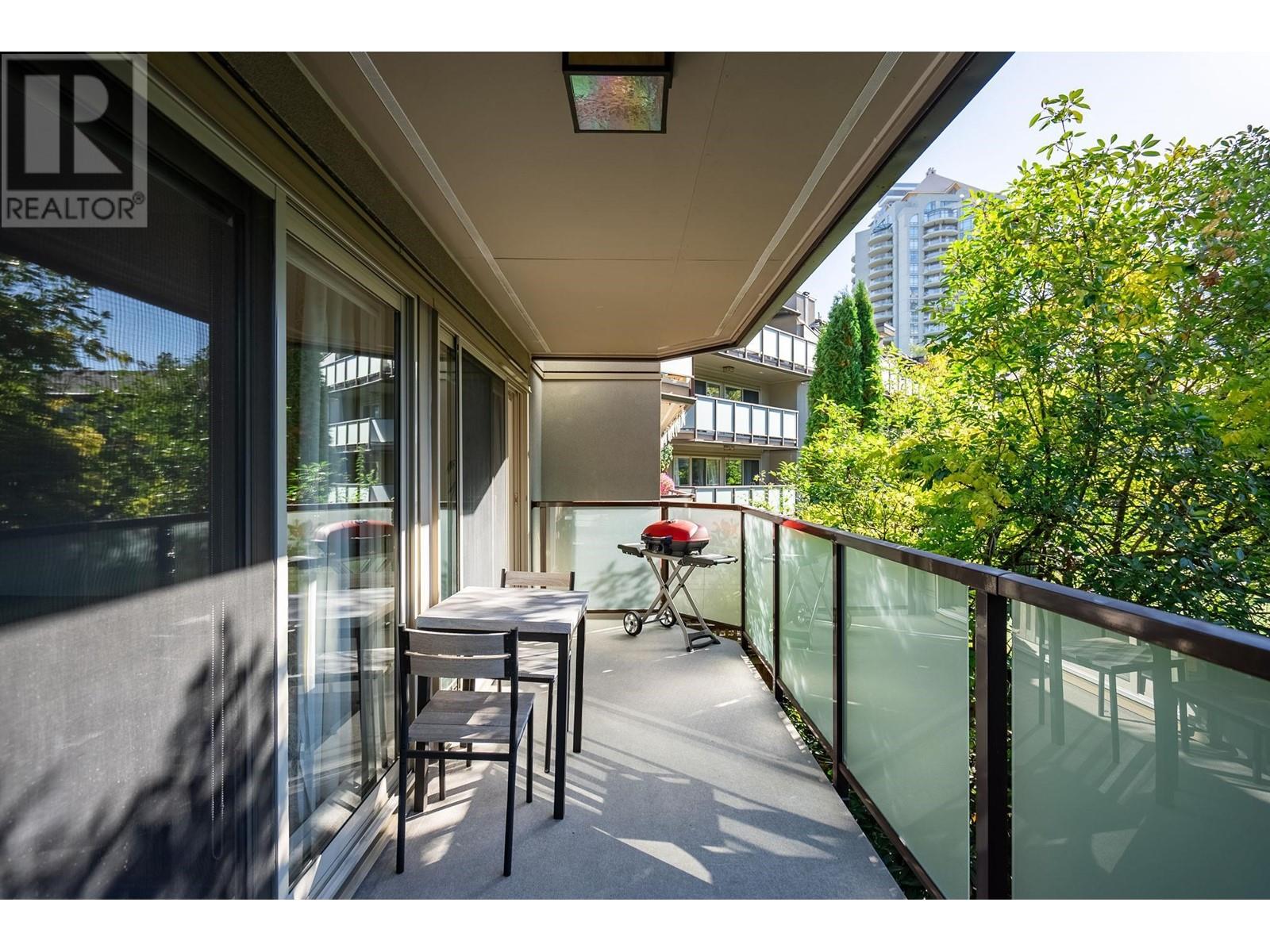 Listing Picture 15 of 27 : 205 4373 HALIFAX STREET, Burnaby / 本拿比 - 魯藝地產 Yvonne Lu Group - MLS Medallion Club Member