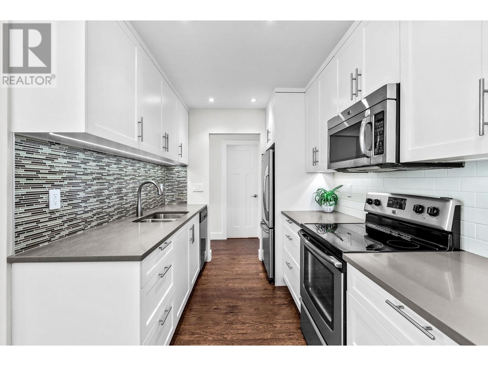Listing Picture 11 of 27 : 205 4373 HALIFAX STREET, Burnaby / 本拿比 - 魯藝地產 Yvonne Lu Group - MLS Medallion Club Member