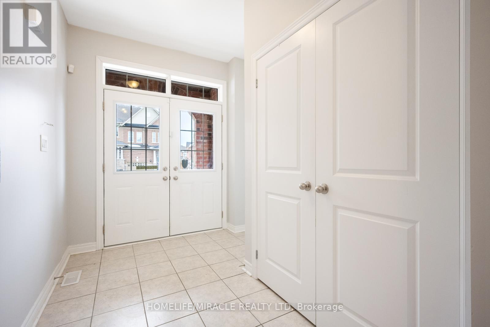 44 Matterhorn Road, Brampton, Ontario  L7A 0B7 - Photo 6 - W11991403