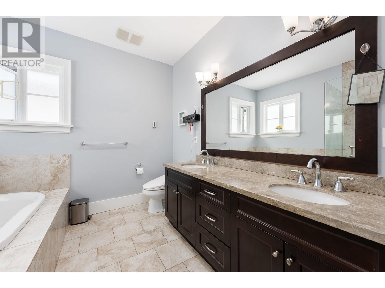 Listing Picture 30 of 40 : 4146 W 14TH AVENUE, Vancouver / 溫哥華 - 魯藝地產 Yvonne Lu Group - MLS Medallion Club Member