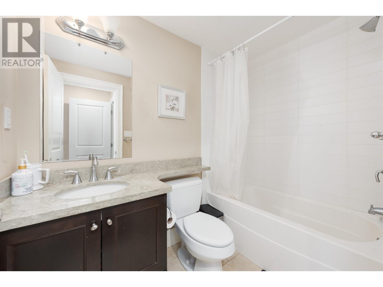 Listing Picture 28 of 40 : 4146 W 14TH AVENUE, Vancouver / 溫哥華 - 魯藝地產 Yvonne Lu Group - MLS Medallion Club Member