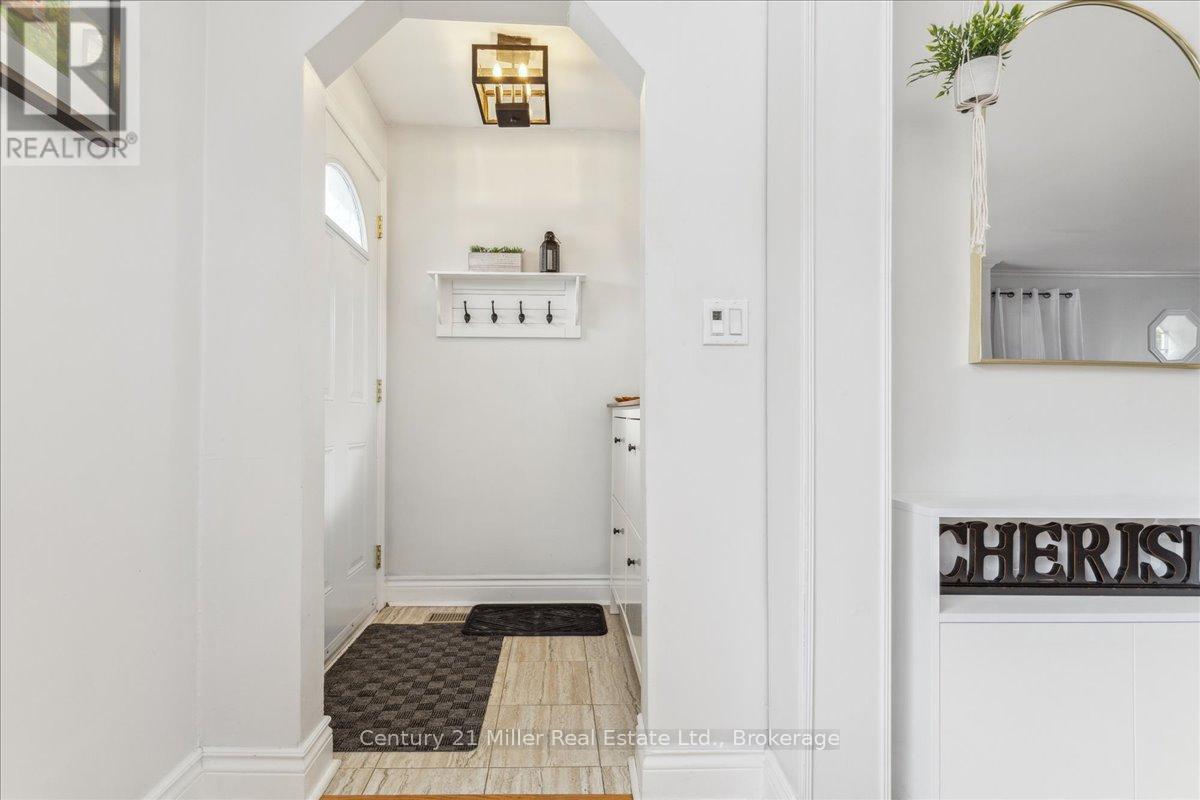 Property at 281 PEEL STREET image 2