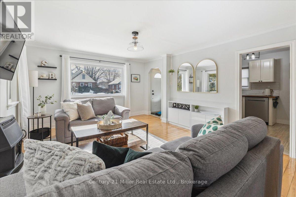 Property at 281 PEEL STREET image 3