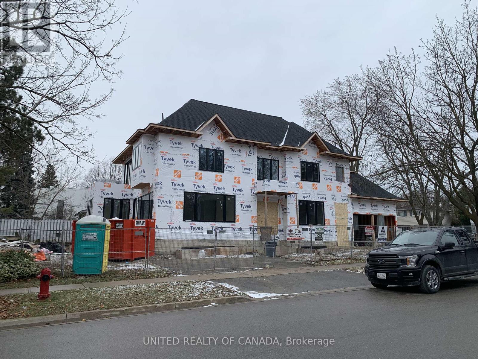 5 CEDAR CRESCENT, Aurora, Ontario