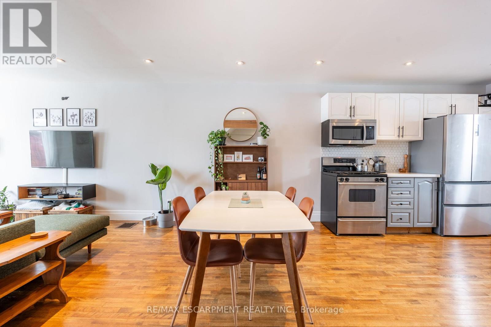 71 Clyde Street, Hamilton (Landsdale), Ontario  L8L 5R5 - Photo 4 - X11991423
