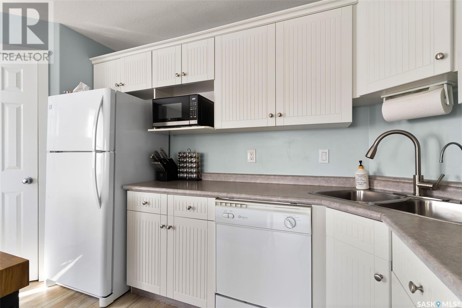 Property at 100 3335 Quance STREET E image 5