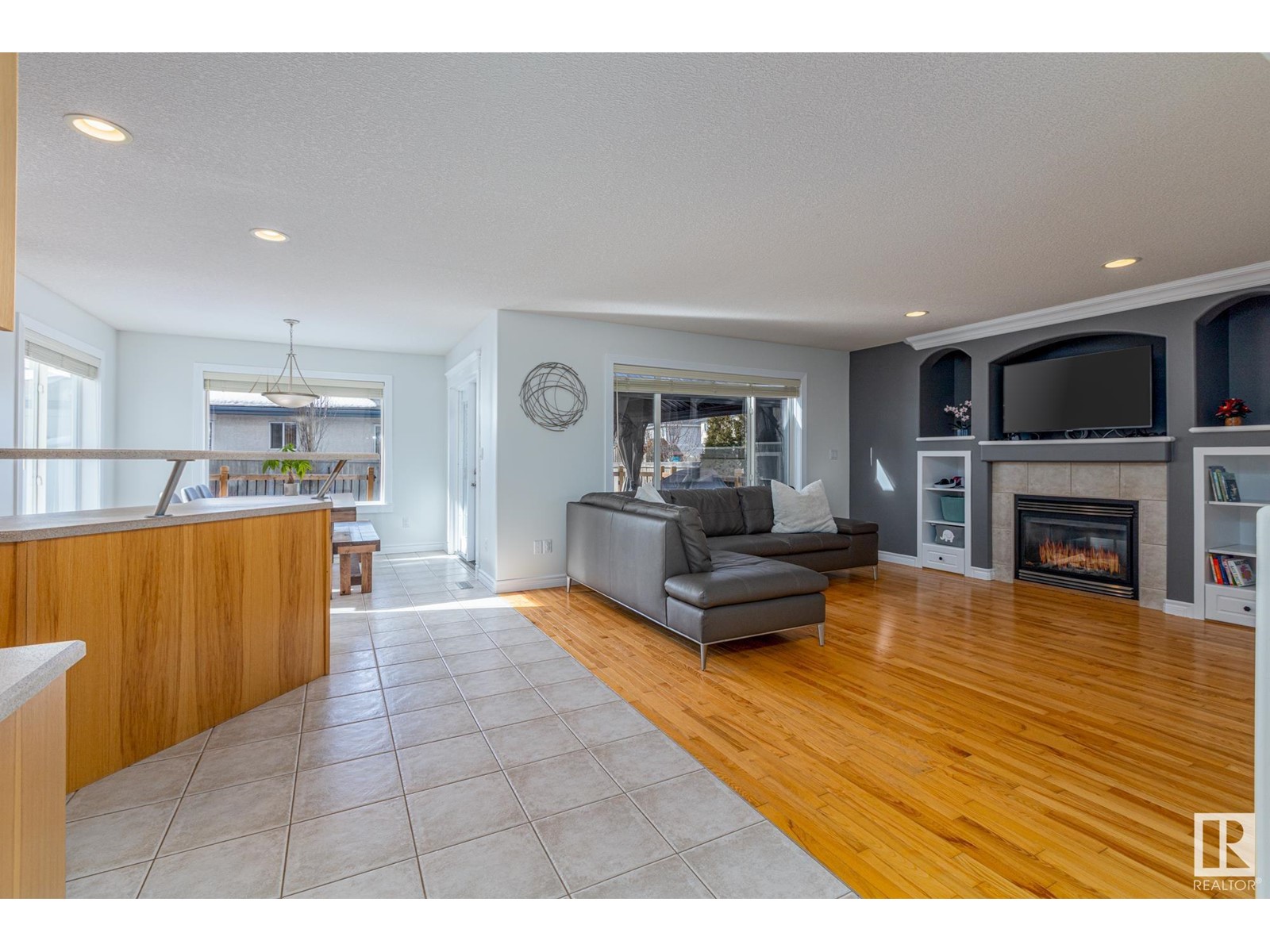 Property at 28 EASTCOTT DR image 4