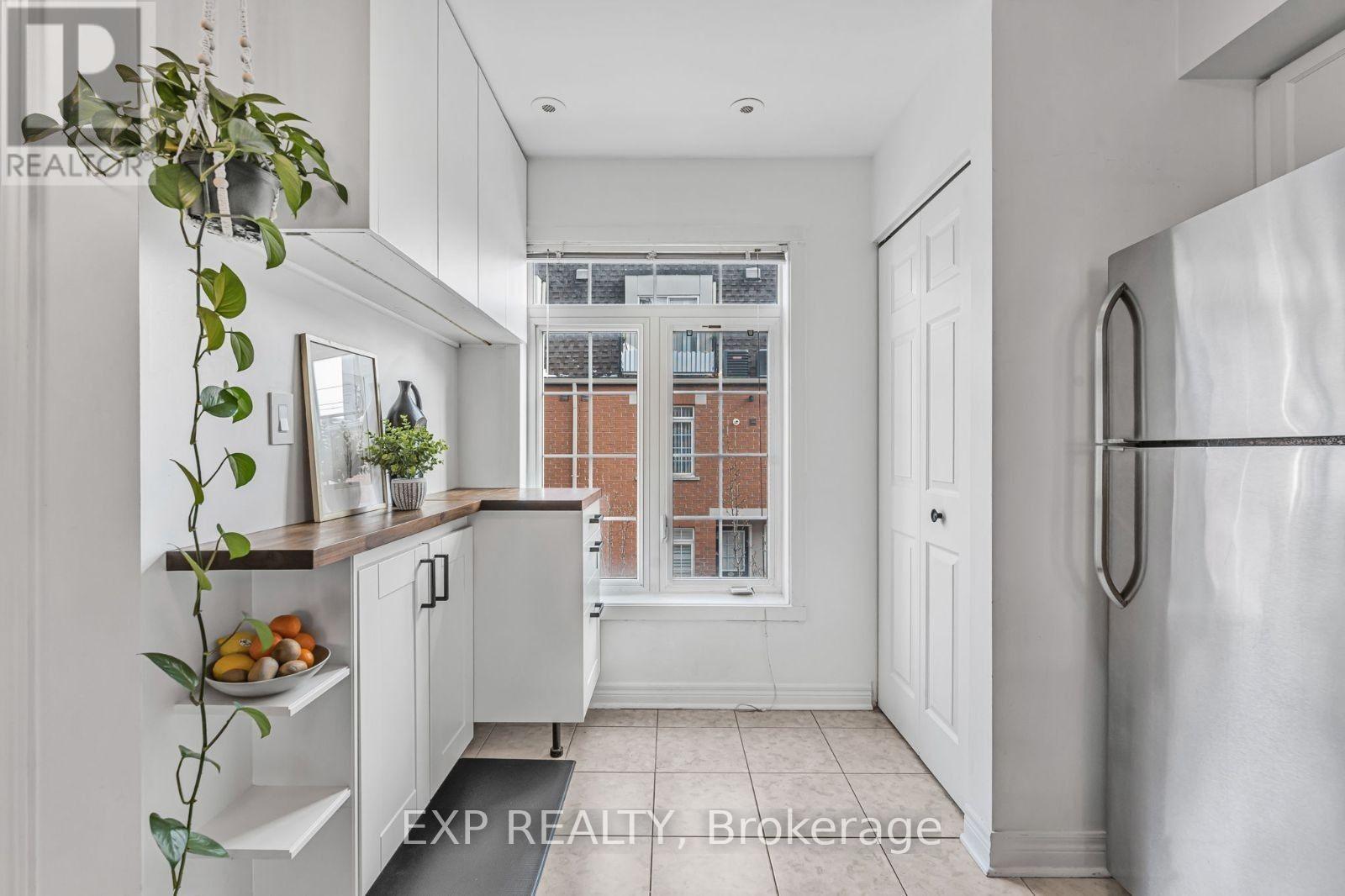 215 - 870 Jane Street, Toronto, Ontario  M6N 4C2 - Photo 11 - W11991627
