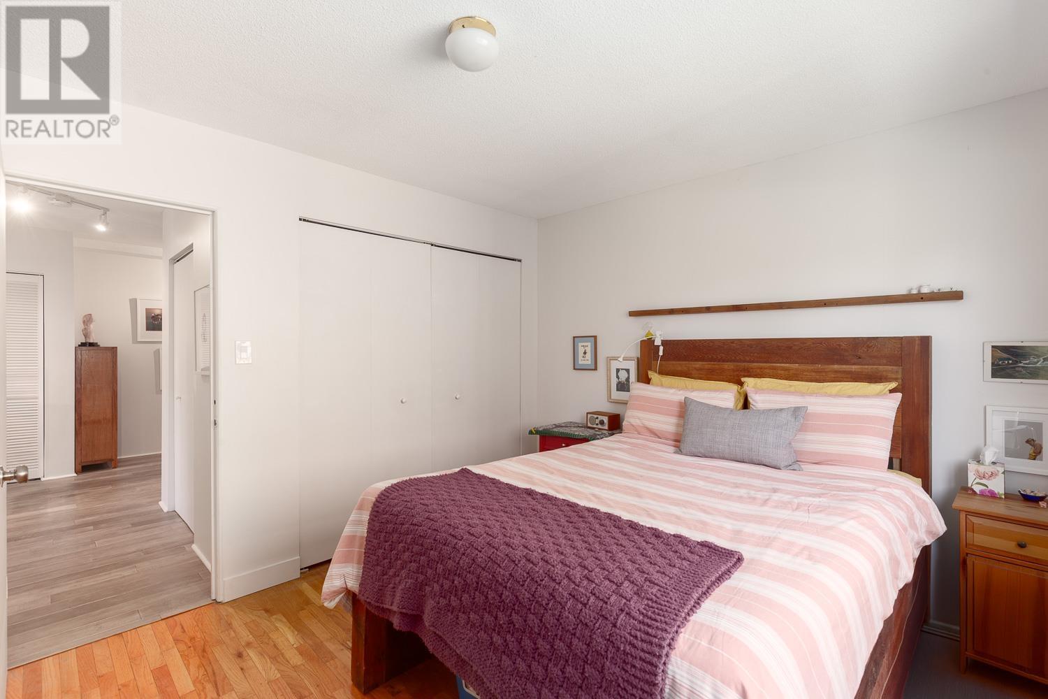 Listing Picture 12 of 19 : 215 36 E 14TH AVENUE, Vancouver / 溫哥華 - 魯藝地產 Yvonne Lu Group - MLS Medallion Club Member