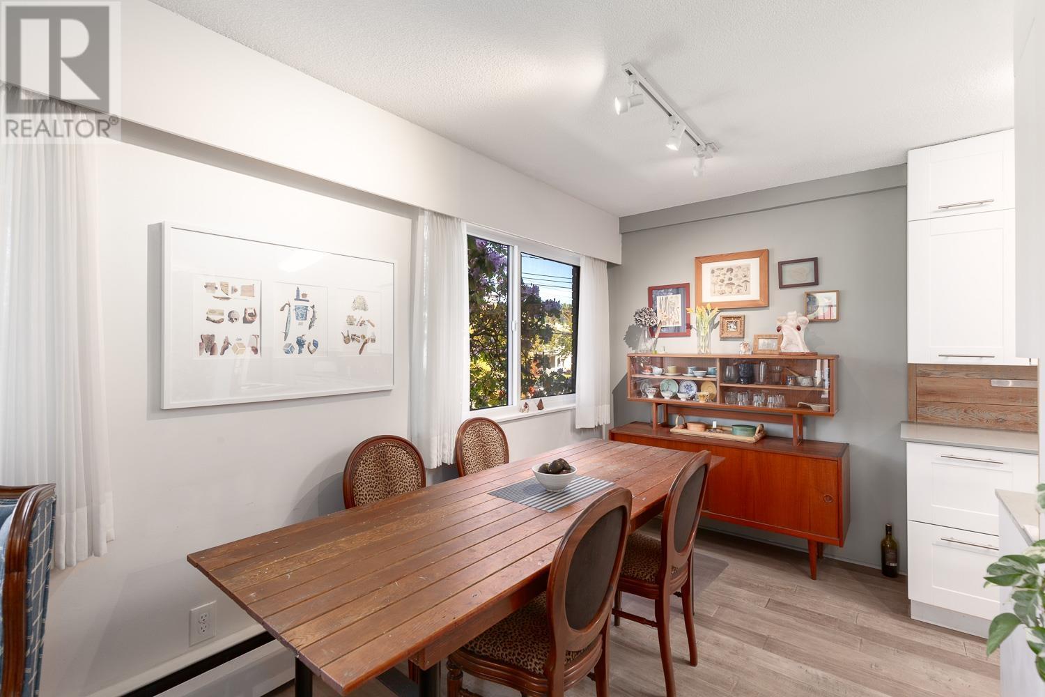 Listing Picture 5 of 19 : 215 36 E 14TH AVENUE, Vancouver / 溫哥華 - 魯藝地產 Yvonne Lu Group - MLS Medallion Club Member