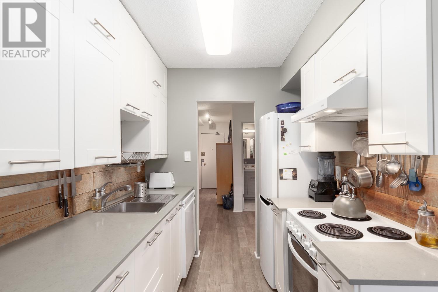 Listing Picture 3 of 19 : 215 36 E 14TH AVENUE, Vancouver / 溫哥華 - 魯藝地產 Yvonne Lu Group - MLS Medallion Club Member