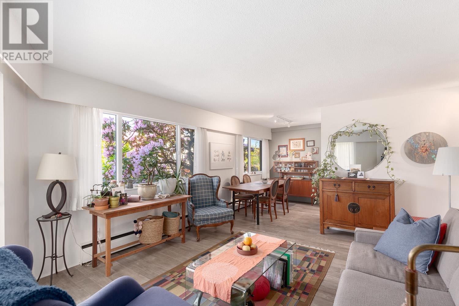 Listing Picture 7 of 19 : 215 36 E 14TH AVENUE, Vancouver / 溫哥華 - 魯藝地產 Yvonne Lu Group - MLS Medallion Club Member