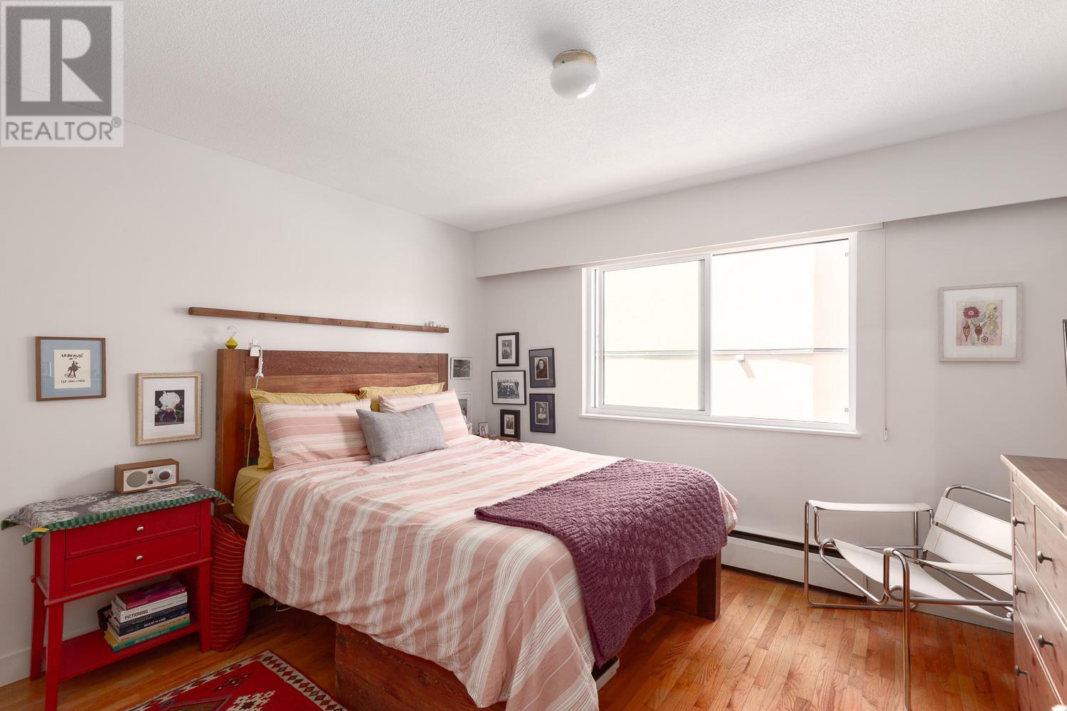 Listing Picture 10 of 19 : 215 36 E 14TH AVENUE, Vancouver / 溫哥華 - 魯藝地產 Yvonne Lu Group - MLS Medallion Club Member