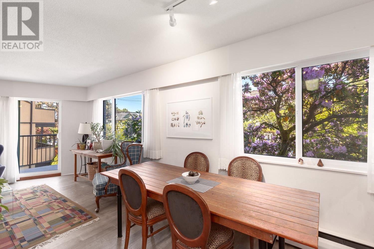 Listing Picture 4 of 19 : 215 36 E 14TH AVENUE, Vancouver / 溫哥華 - 魯藝地產 Yvonne Lu Group - MLS Medallion Club Member