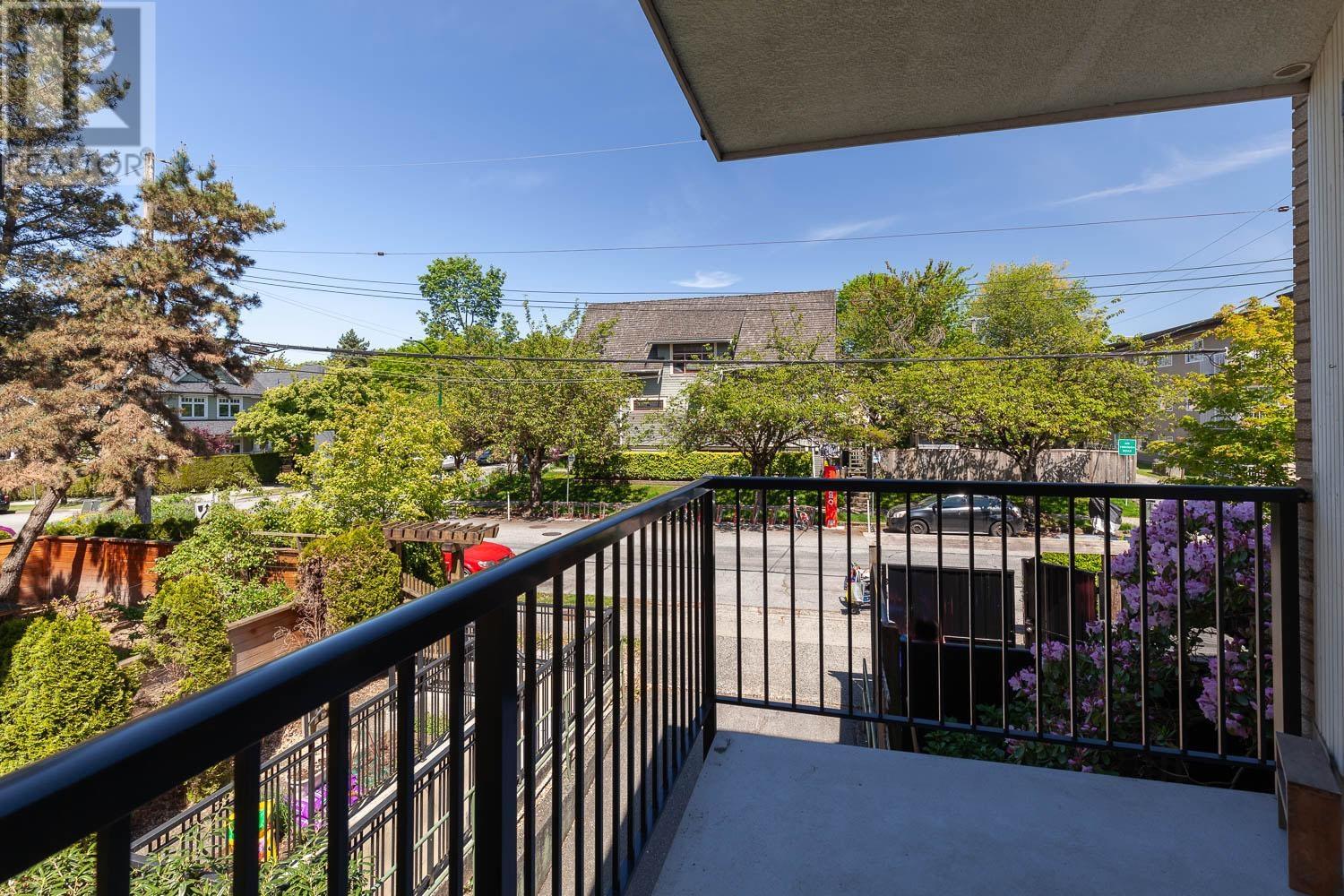 Listing Picture 15 of 19 : 215 36 E 14TH AVENUE, Vancouver / 溫哥華 - 魯藝地產 Yvonne Lu Group - MLS Medallion Club Member