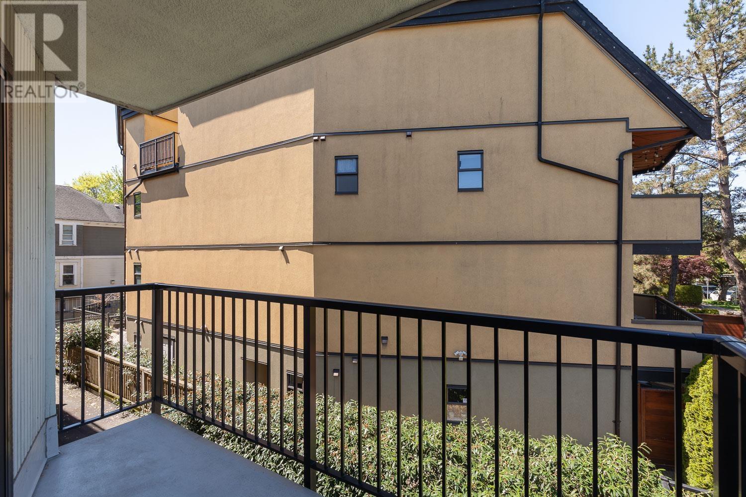 Listing Picture 14 of 19 : 215 36 E 14TH AVENUE, Vancouver / 溫哥華 - 魯藝地產 Yvonne Lu Group - MLS Medallion Club Member