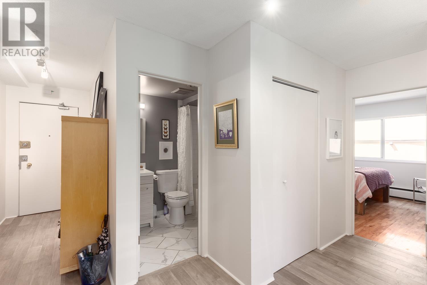 Listing Picture 9 of 19 : 215 36 E 14TH AVENUE, Vancouver / 溫哥華 - 魯藝地產 Yvonne Lu Group - MLS Medallion Club Member