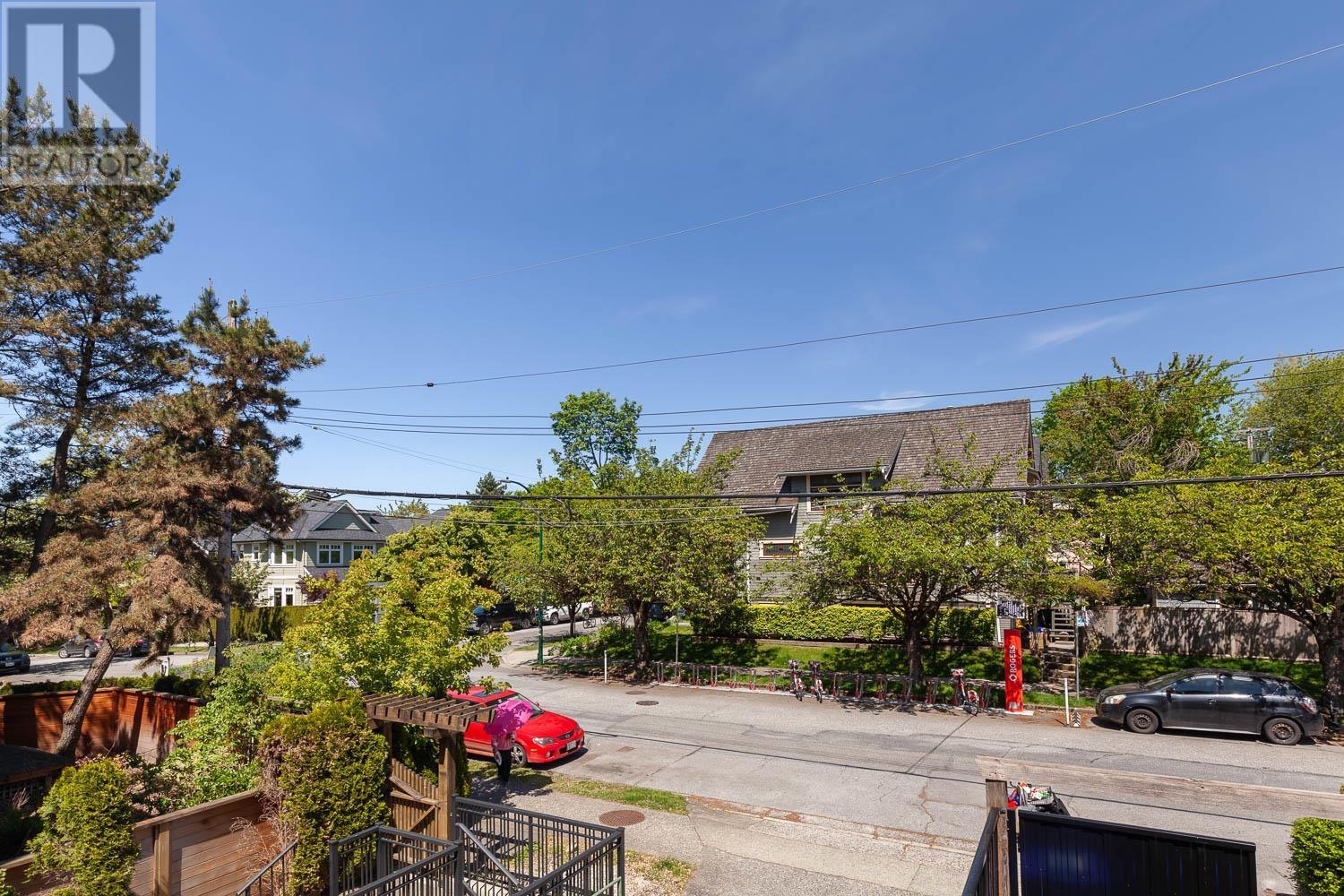 Listing Picture 16 of 19 : 215 36 E 14TH AVENUE, Vancouver / 溫哥華 - 魯藝地產 Yvonne Lu Group - MLS Medallion Club Member
