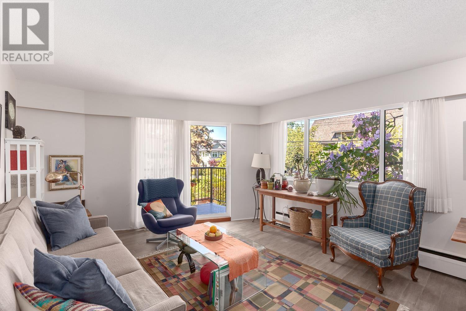 Listing Picture 6 of 19 : 215 36 E 14TH AVENUE, Vancouver / 溫哥華 - 魯藝地產 Yvonne Lu Group - MLS Medallion Club Member