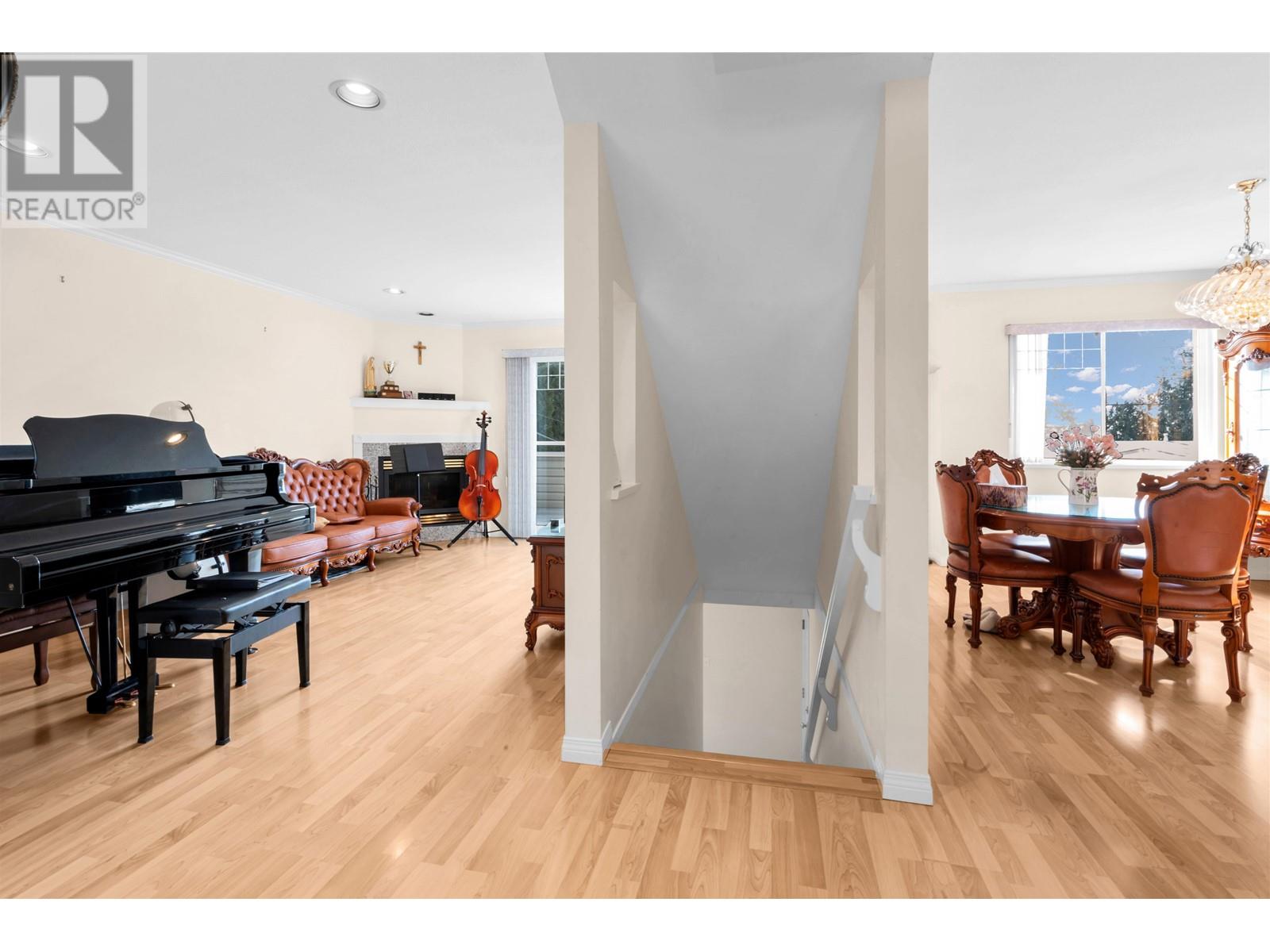 1067 Dansey Avenue, Coquitlam, British Columbia  V3K 3H2 - Photo 6 - R2968125