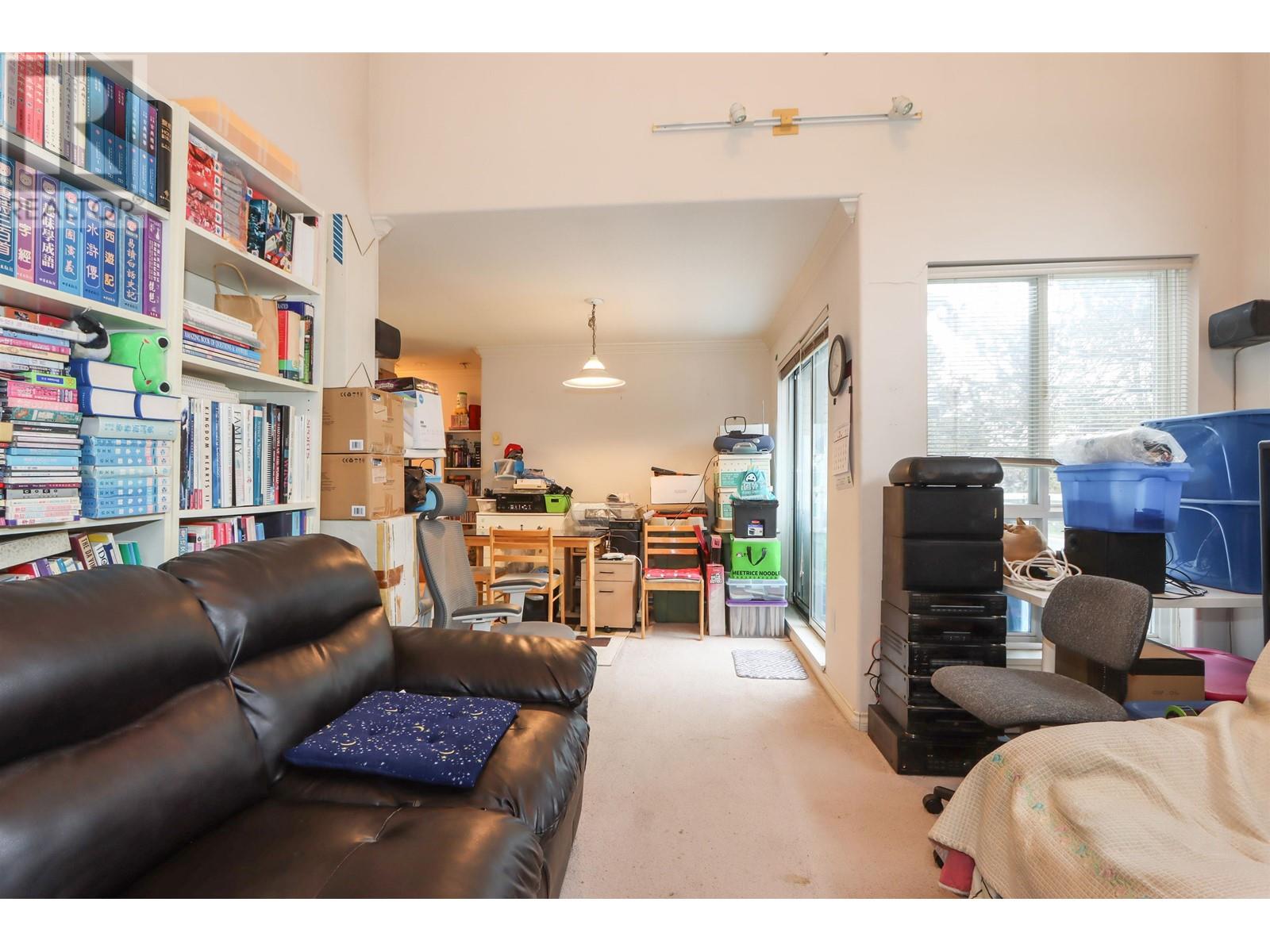 Listing Picture 3 of 14 : 309 7188 ROYAL OAK AVENUE, Burnaby / 本拿比 - 魯藝地產 Yvonne Lu Group - MLS Medallion Club Member
