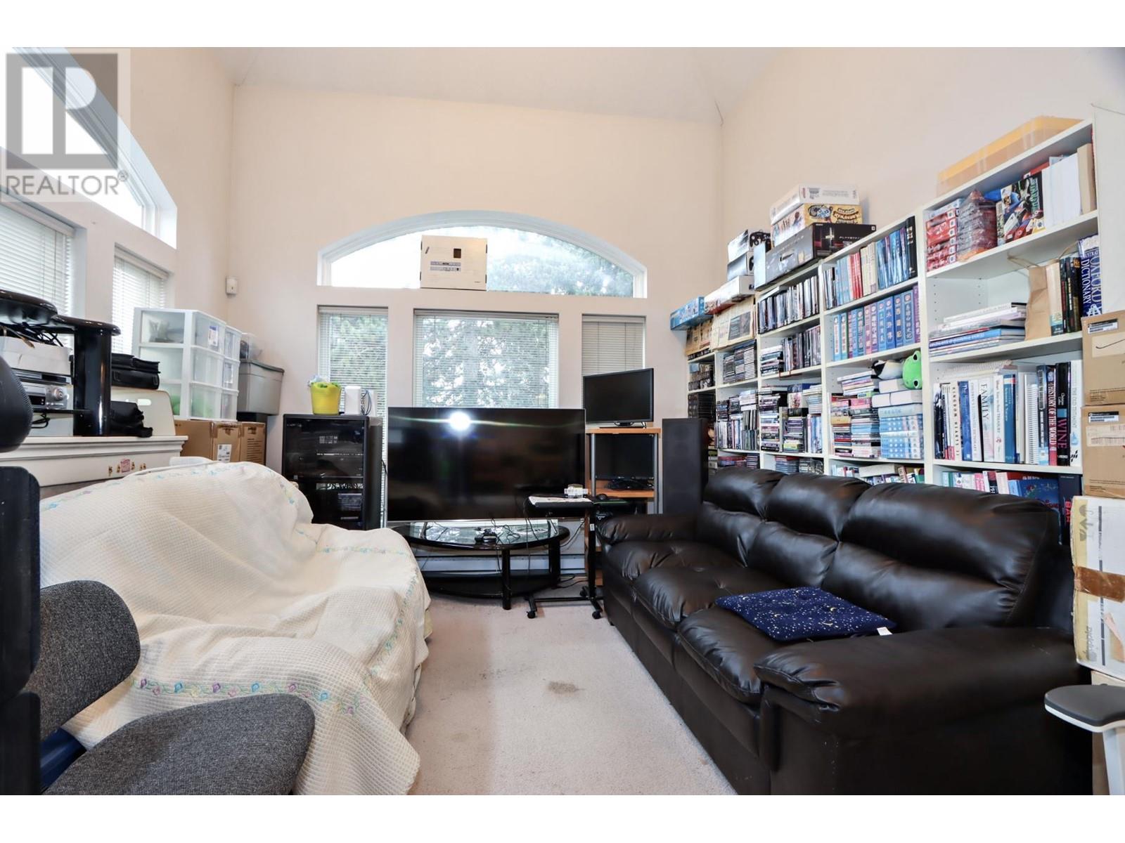 Listing Picture 4 of 14 : 309 7188 ROYAL OAK AVENUE, Burnaby / 本拿比 - 魯藝地產 Yvonne Lu Group - MLS Medallion Club Member
