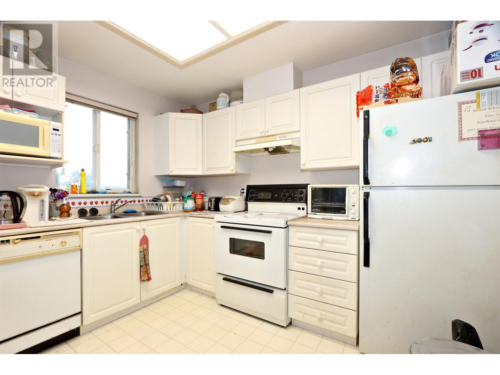 Listing Picture 5 of 14 : 309 7188 ROYAL OAK AVENUE, Burnaby / 本拿比 - 魯藝地產 Yvonne Lu Group - MLS Medallion Club Member