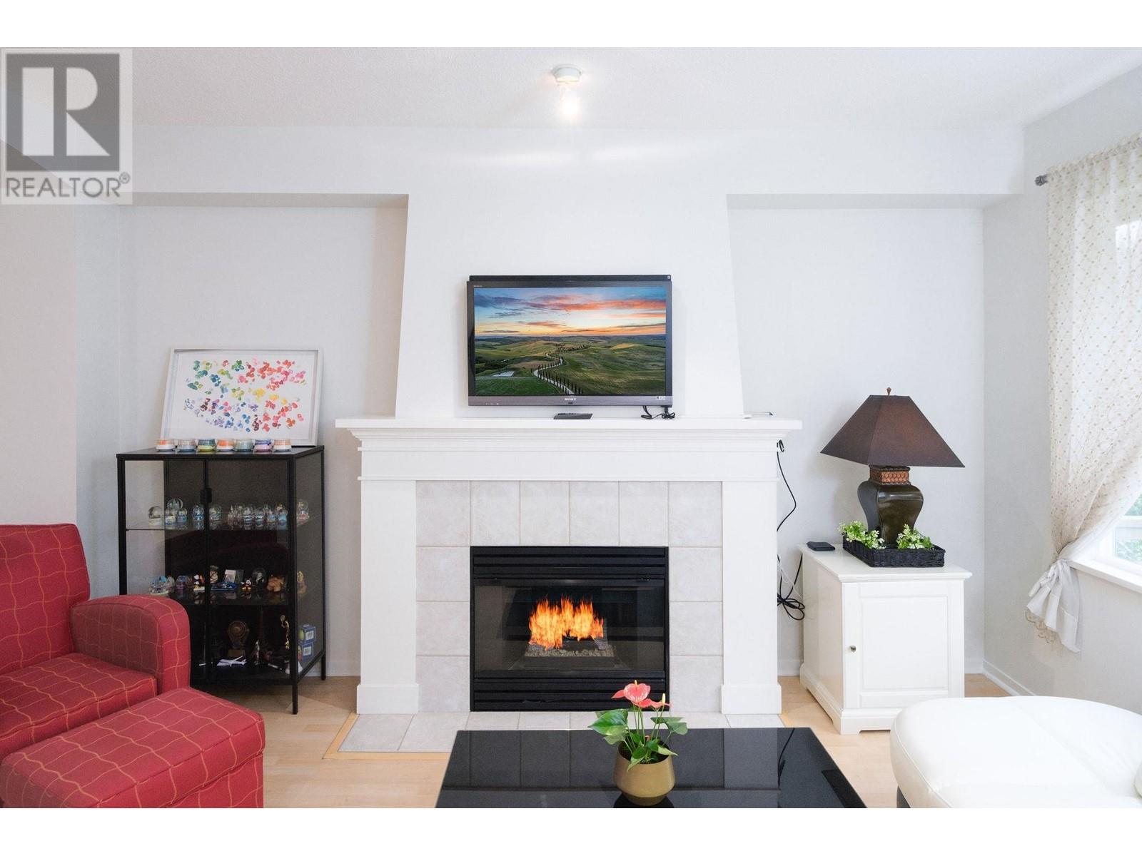 45 8415 Cumberland Place, Burnaby, British Columbia  V3N 5C3 - Photo 3 - R2971356