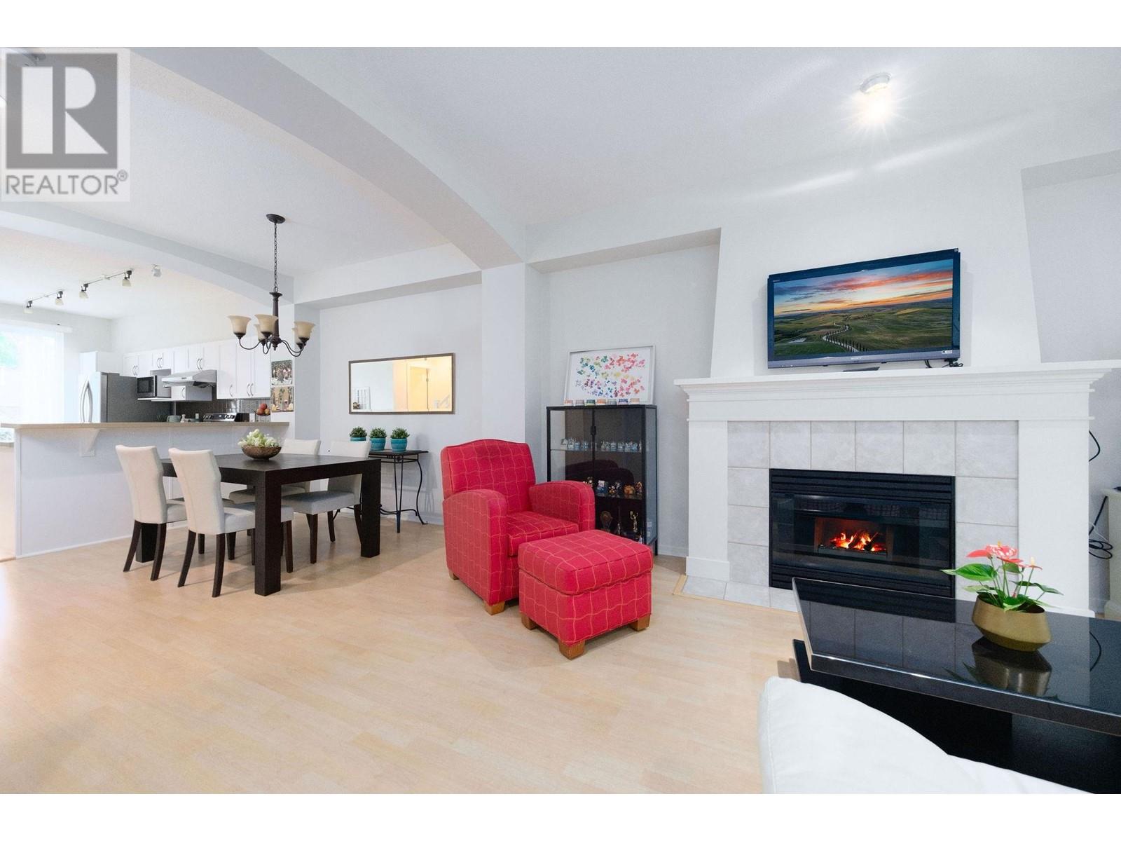 45 8415 Cumberland Place, Burnaby, British Columbia  V3N 5C3 - Photo 4 - R2971356