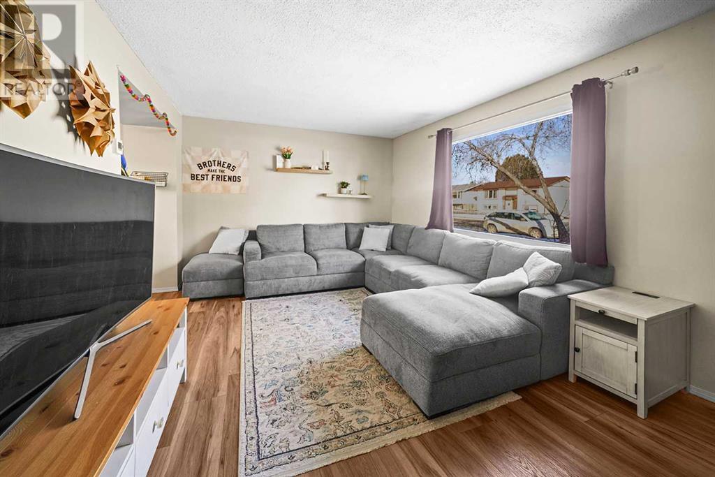 E2, 35 Nash, Red Deer, Alberta  T4P 1X9 - Photo 2 - A2195080