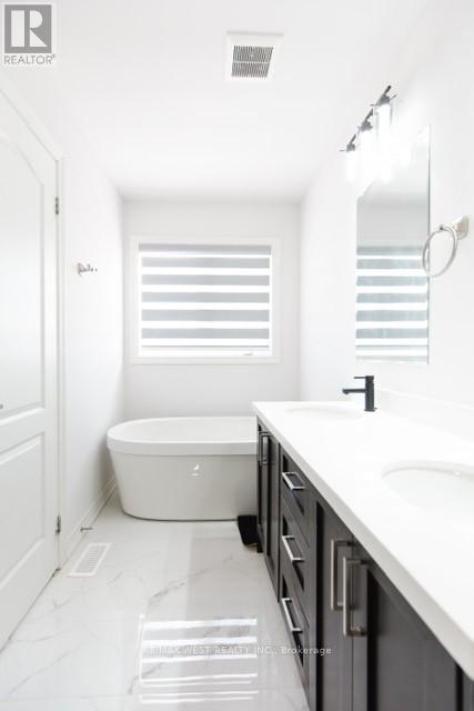 31 Frederick Taylor Way, East Gwillimbury, Ontario  L0G 1M0 - Photo 25 - N11991738