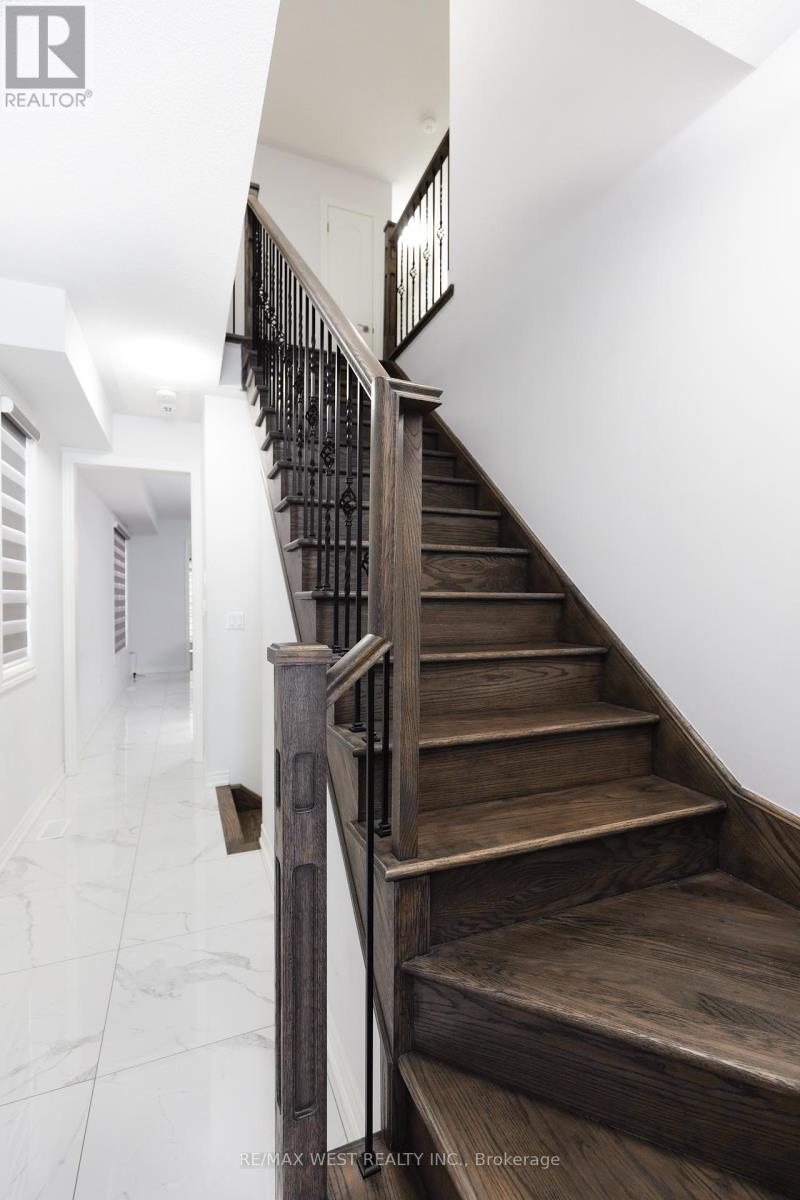 31 Frederick Taylor Way, East Gwillimbury, Ontario  L0G 1M0 - Photo 4 - N11991738