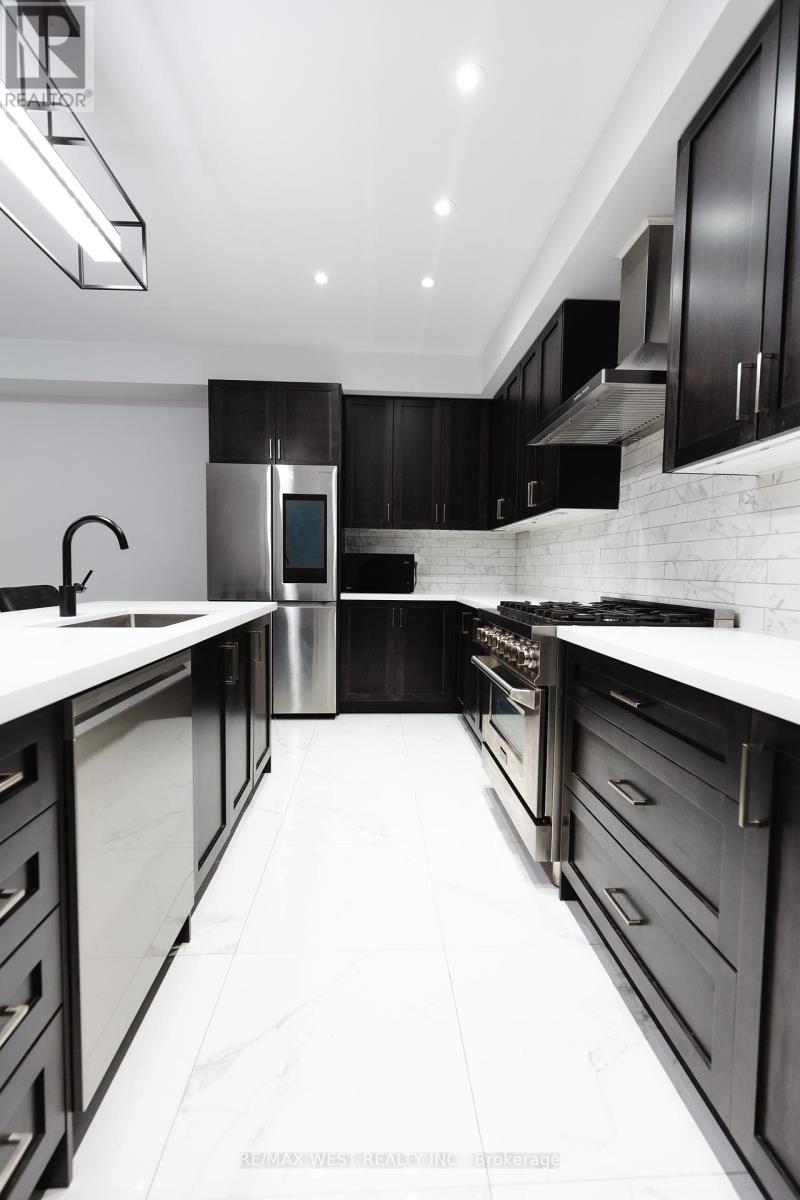 31 Frederick Taylor Way, East Gwillimbury, Ontario  L0G 1M0 - Photo 5 - N11991738
