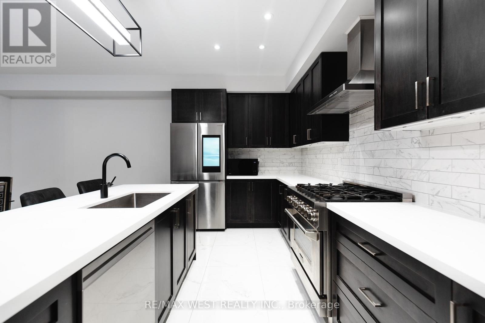 31 Frederick Taylor Way, East Gwillimbury, Ontario  L0G 1M0 - Photo 9 - N11991738