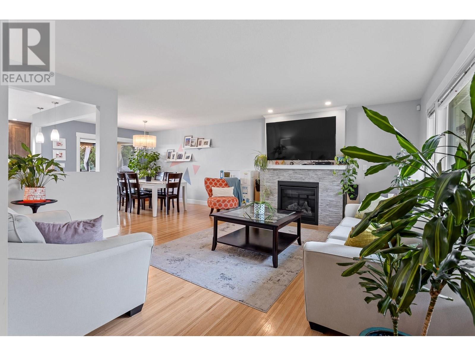 1120 Rochester Avenue, Coquitlam, British Columbia  V3K 2X4 - Photo 3 - R2970728