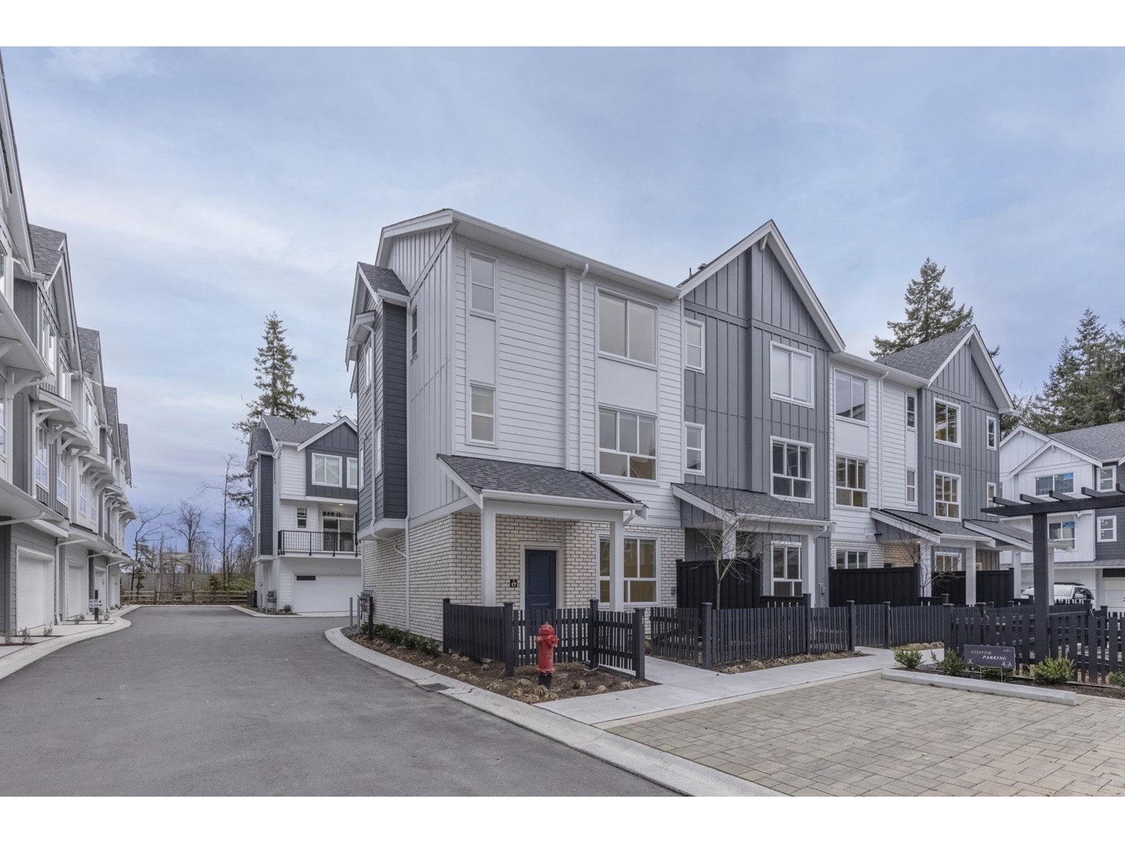 Property at 25 17458 100 AVENUE image 2