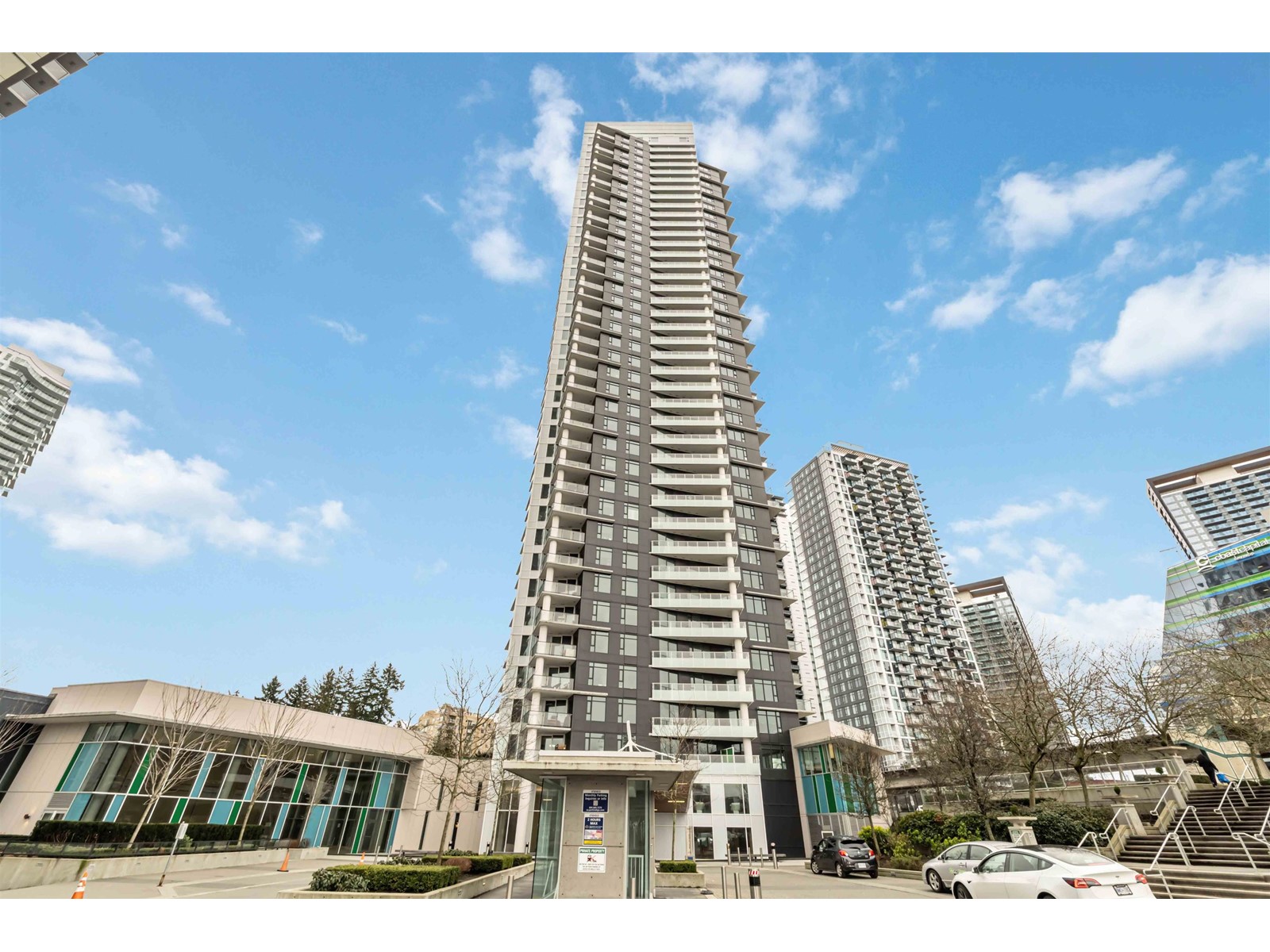 2611 9887 Whalley Boulevard, Surrey, British Columbia  V3T 0P4 - Photo 1 - R2970847